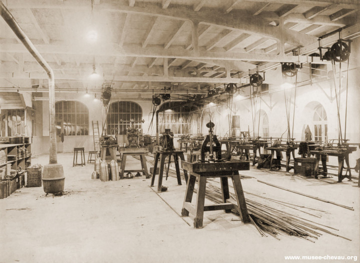 Usine de Crosne - Eclairage Rationnel, Atelier de décolletage, source inconnue.
