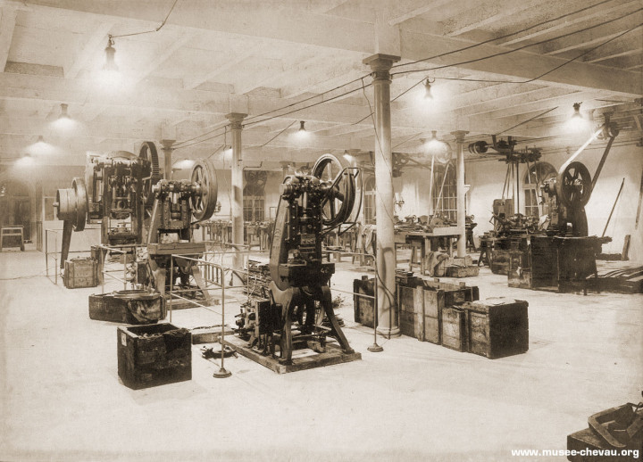 Usine de Crosne- Eclairage Rationnel, Atelier d'outillage, source inconnue.